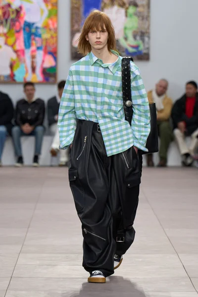 Look 3